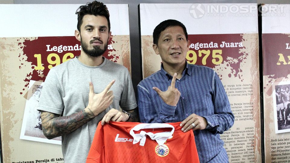 Stefano Lilipaly saat diresmikan berseragam Persija Jakarta. Copyright: &copy; Herry Ibrahim/INDOSPORT